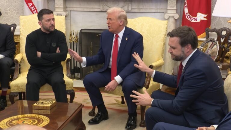 Donald Trump, Volodímir Zelenski y JD Vance en la Oficina Oval