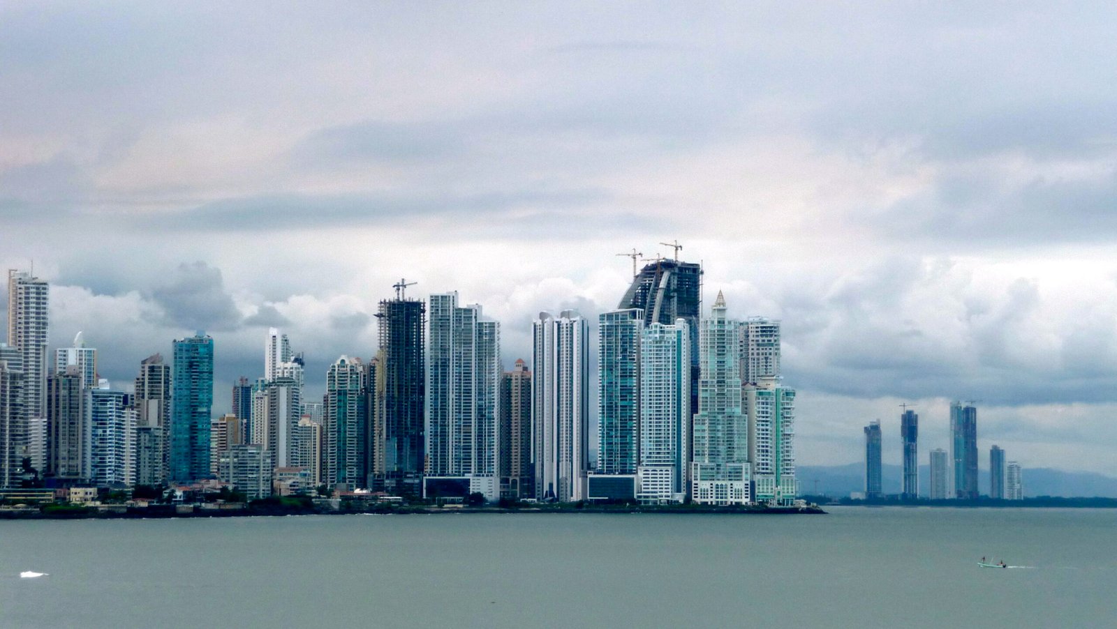 Vista de Ciudad de Panamá cerca de la Cinta Costera. Foto: Nico2panama / Wikimedia Commons (CC BY-SA 3.0)