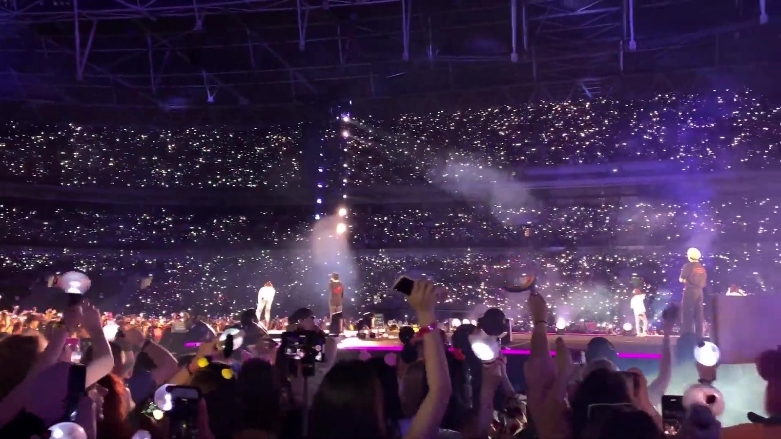 BTS en concierto en el estadio de Wembley en 2019