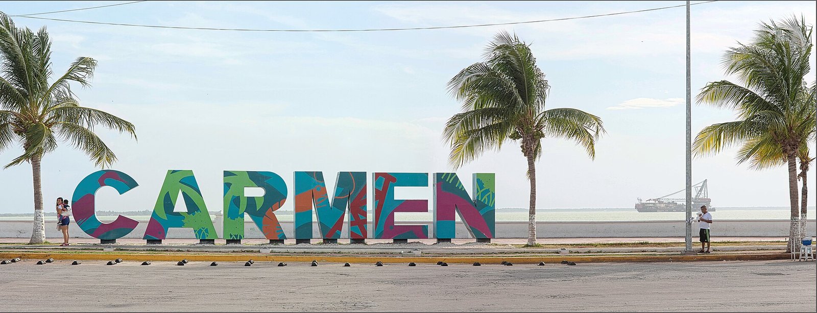 Letras monumentales de Carmen en el malecón de Ciudad del Carmen, Campeche