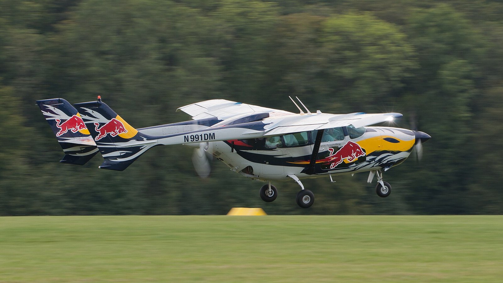 Avioneta Cessna 337 Super Skymaster, modelo similar a las de Hermanos al Rescate