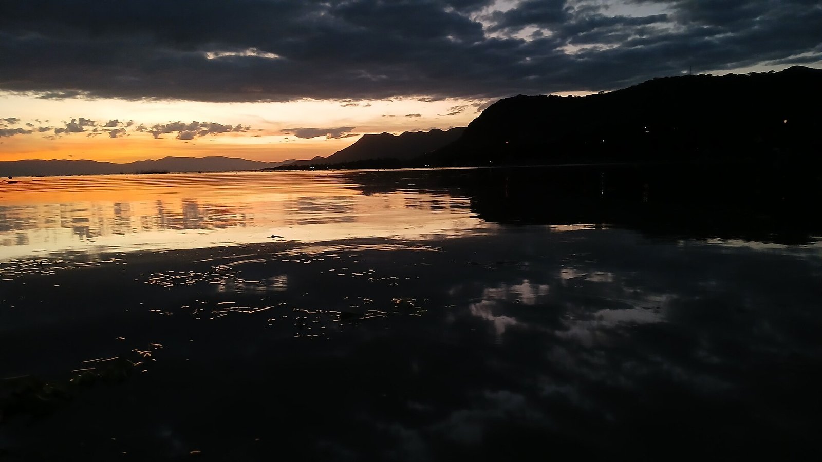 Atardecer sobre el Lago de Chapala, en Jalisco