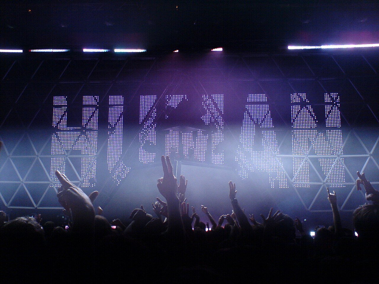 Escenario de la gira Alive de Daft Punk en el Velodrom de Berlín