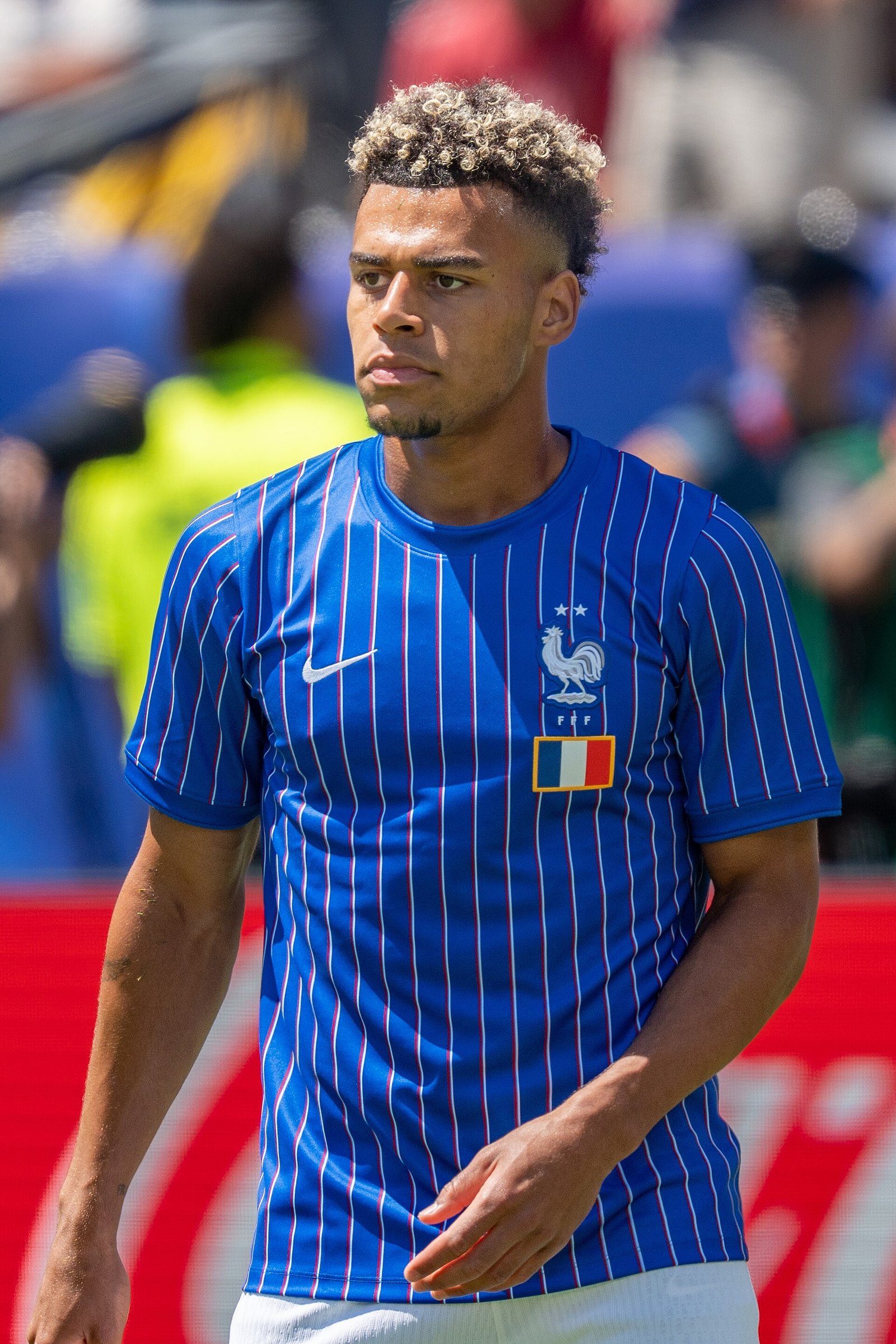 Désiré Doué con la camiseta de la selección de Francia