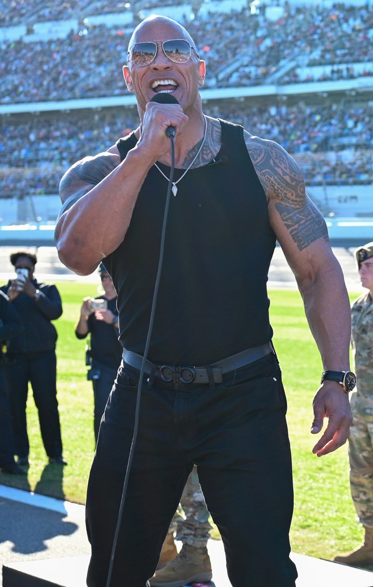 Dwayne Johnson en el Daytona 500 de 2024