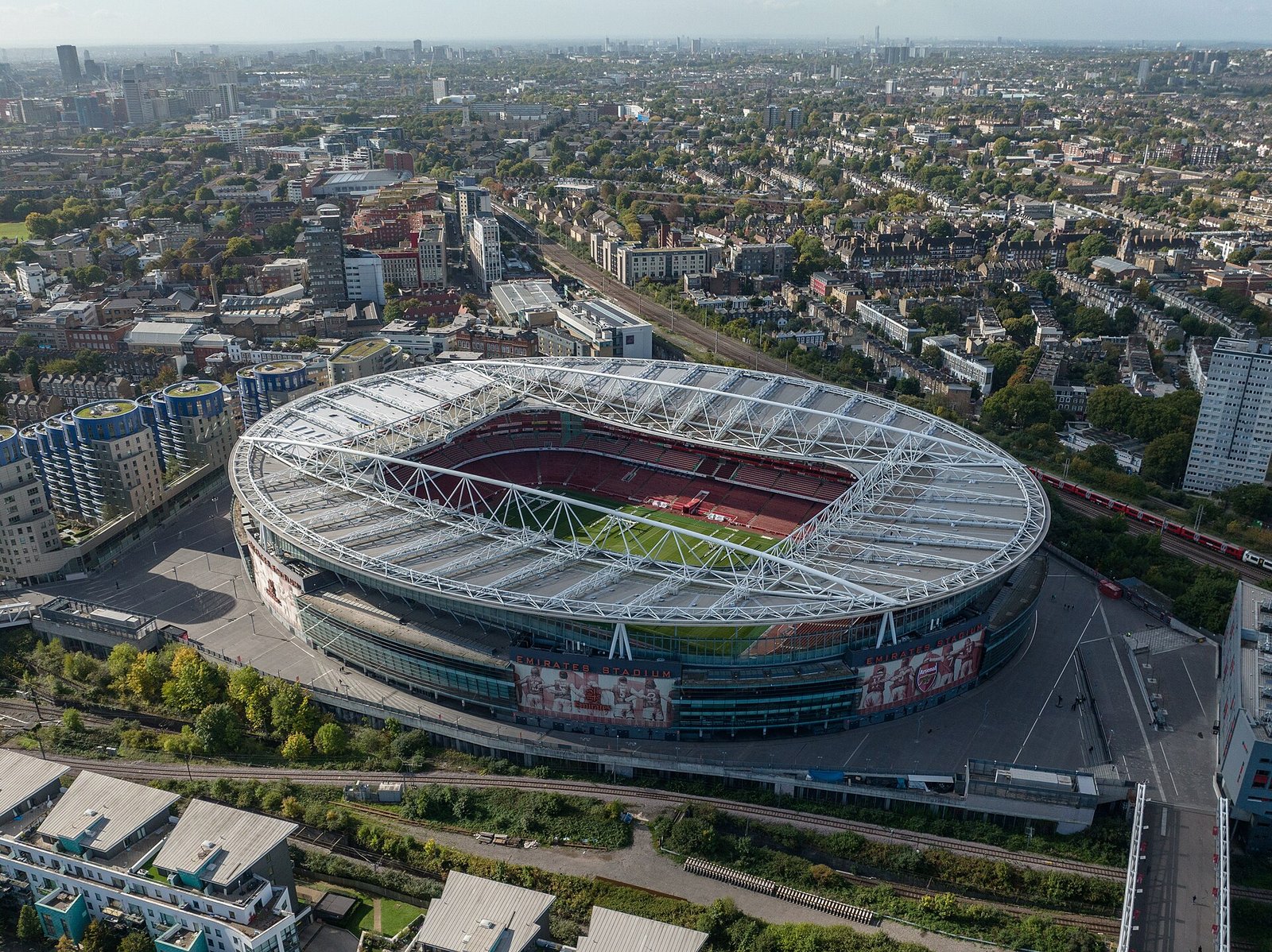 Fachada del Emirates Stadium, casa del Arsenal, en Londres