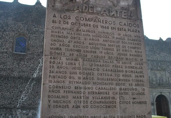 Estela en memoria de las víctimas del 2 de octubre de 1968 en la Plaza de las Tres Culturas, Tlatelolco.