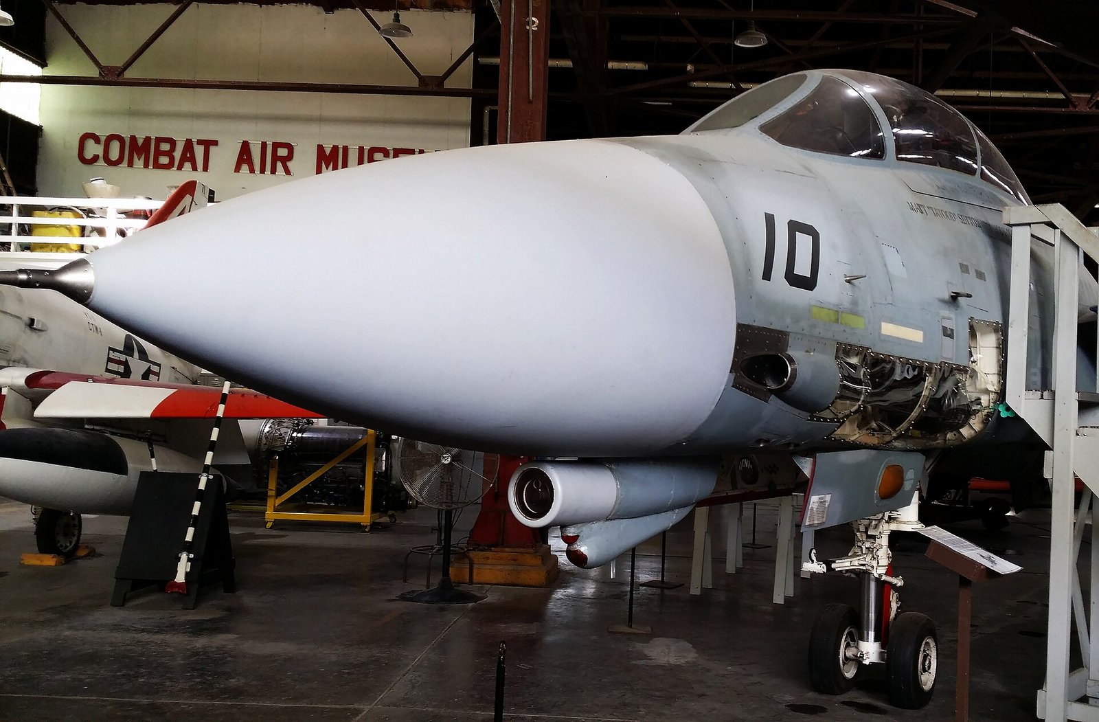 Avión F-14A Tomcat con insignia de Top Gun