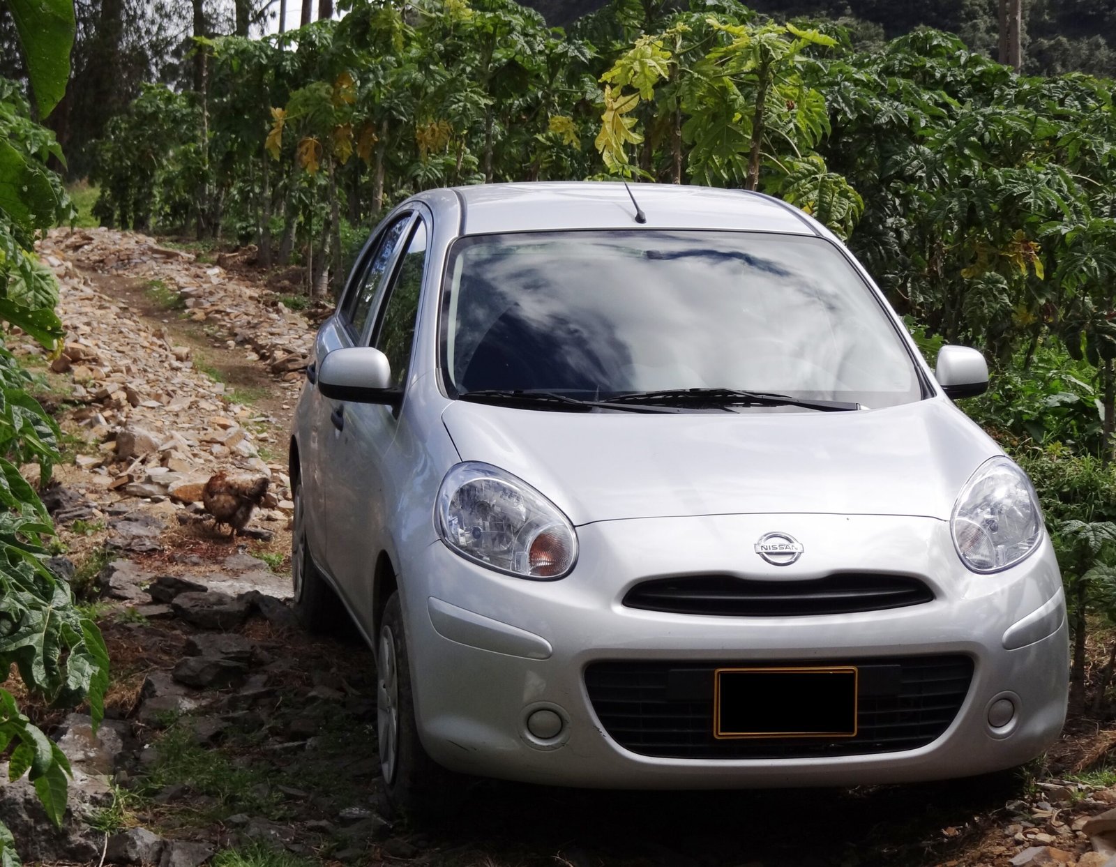 Línea de ensamble de un Nissan March en México