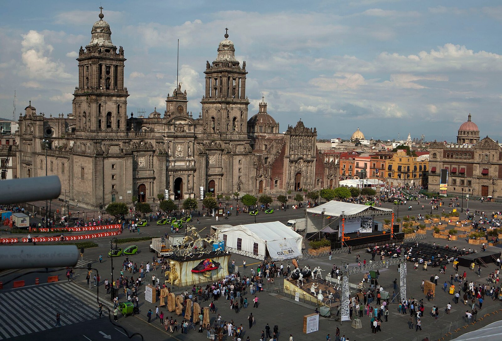 Ofrenda monumental de Día de Muertos en el Zócalo de la Ciudad de México