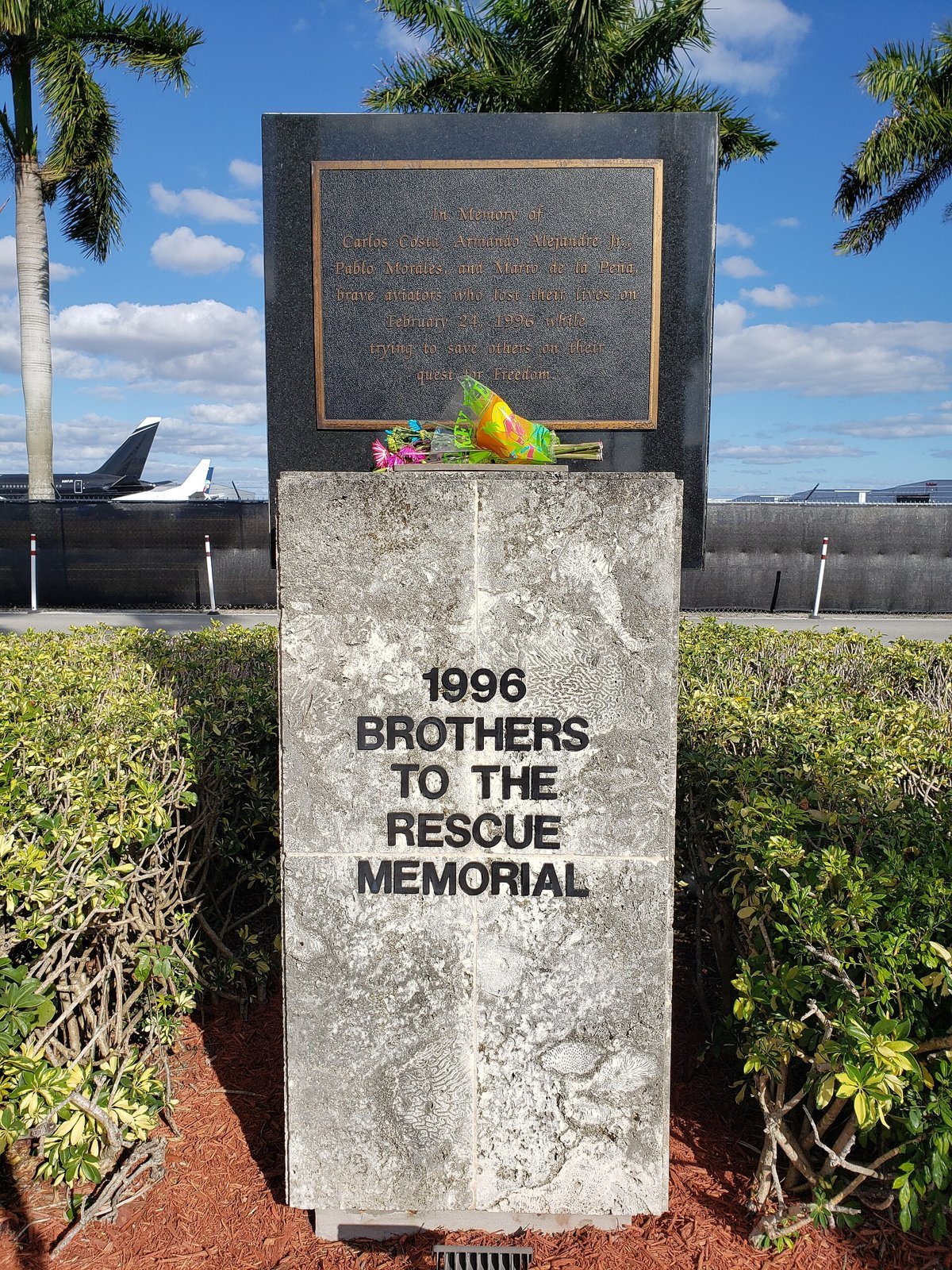 Memorial de Hermanos al Rescate en el aeropuerto de Opa-locka, Florida