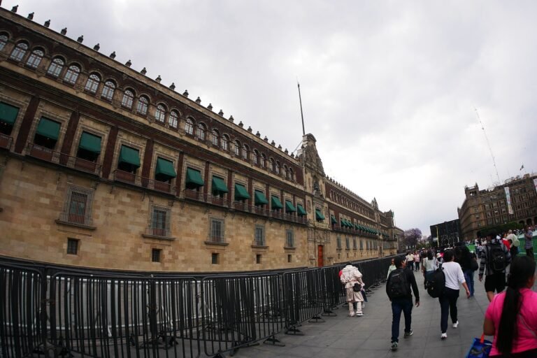 Fachada del Palacio Nacional en el Zócalo de la Ciudad de México