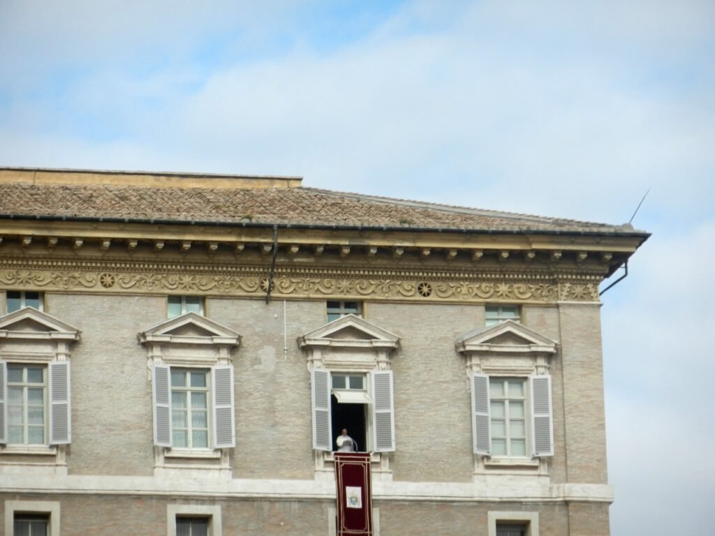 Fachada del Palacio Apostólico del Vaticano