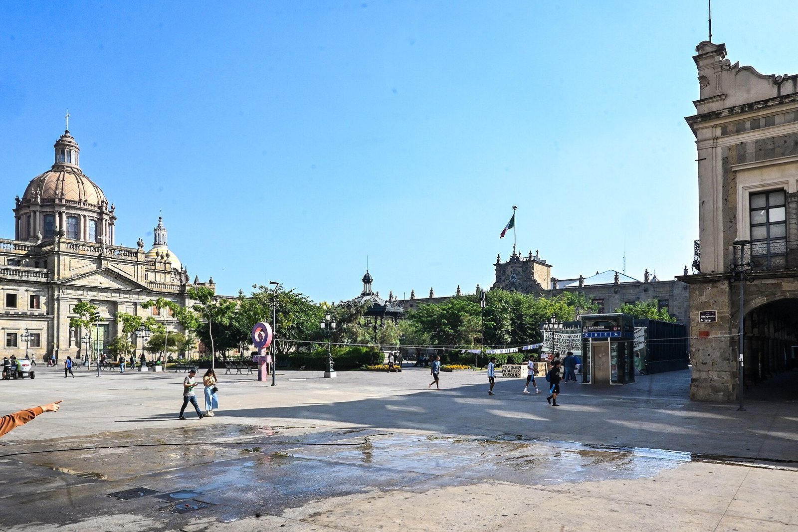 Plaza de Armas de Guadalajara con la Catedral al fondo