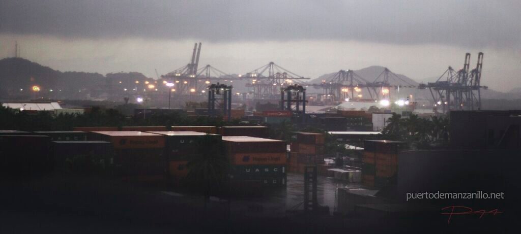 Vista del puerto de Manzanillo, Colima