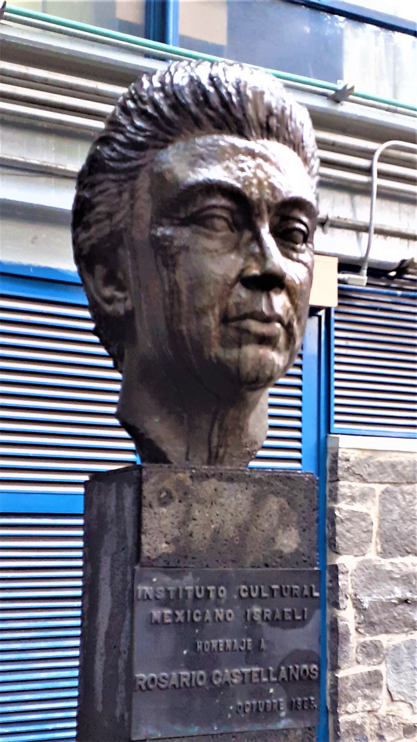 Busto de Rosario Castellanos