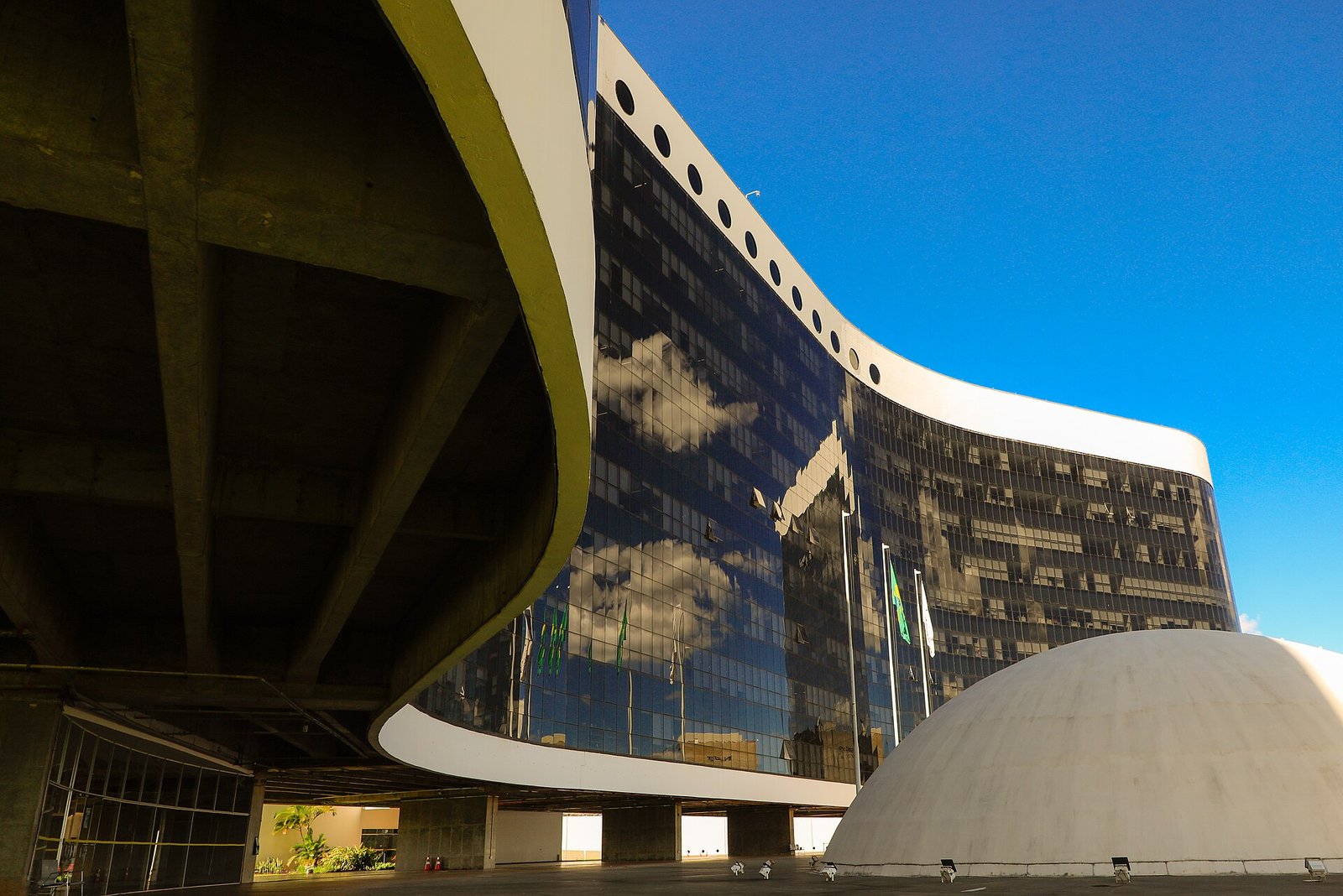 Fachada de la sede del Tribunal Superior Electoral de Brasil en Brasilia