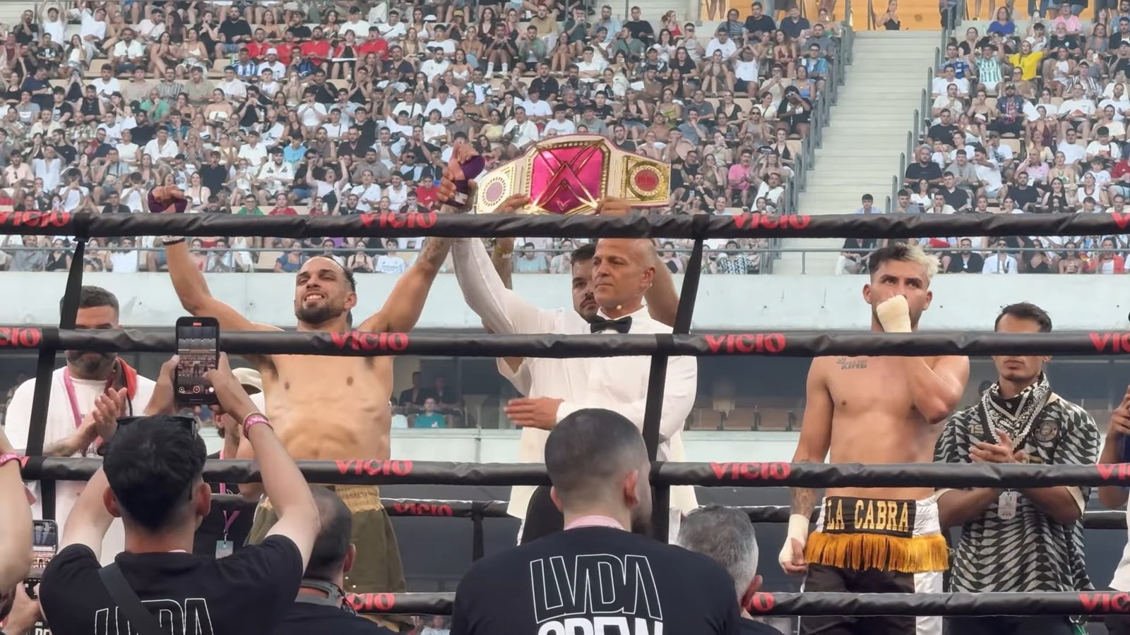 Peereira7 y Rivaldios en el ring de La Velada del Año V