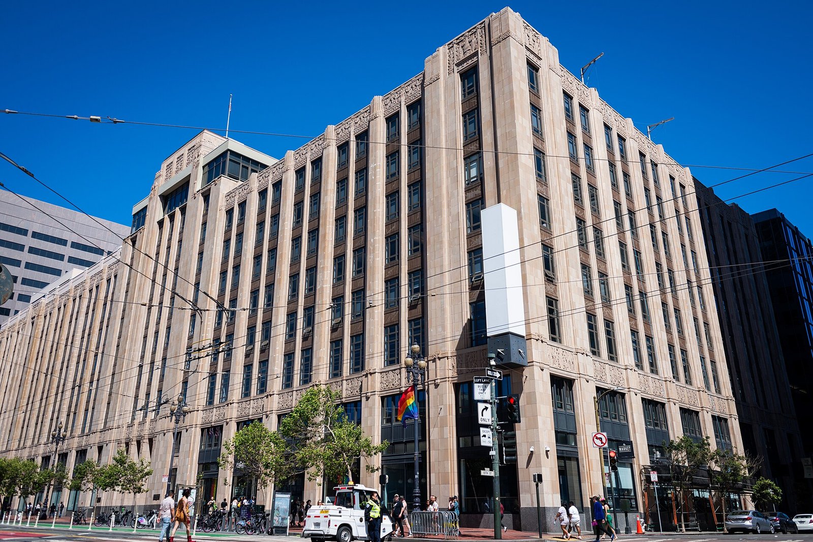 Edificio de la sede de X, antes Twitter, en San Francisco, sin el logotipo